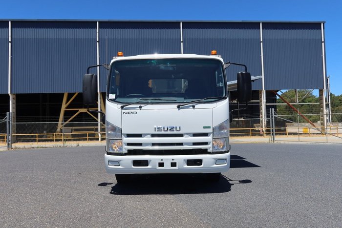 2013 Isuzu N Series NPR 400