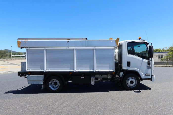 2013 Isuzu N Series NPR 400