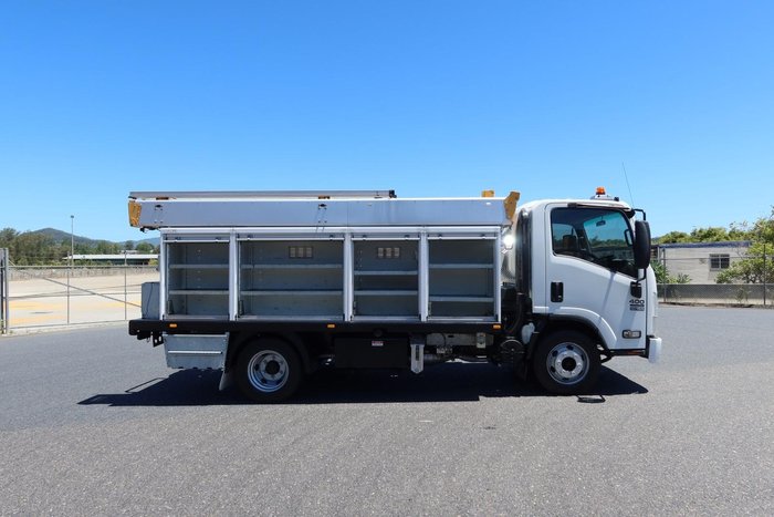 2013 Isuzu N Series NPR 400