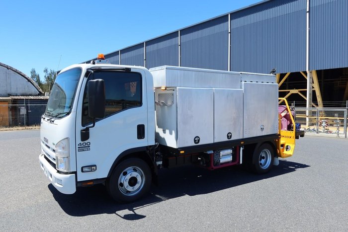 2013 Isuzu N Series NPR 400