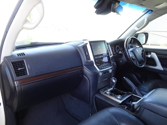 2016 Toyota Landcruiser Sahara VDJ200R 4X4 Dual Range Glacier White