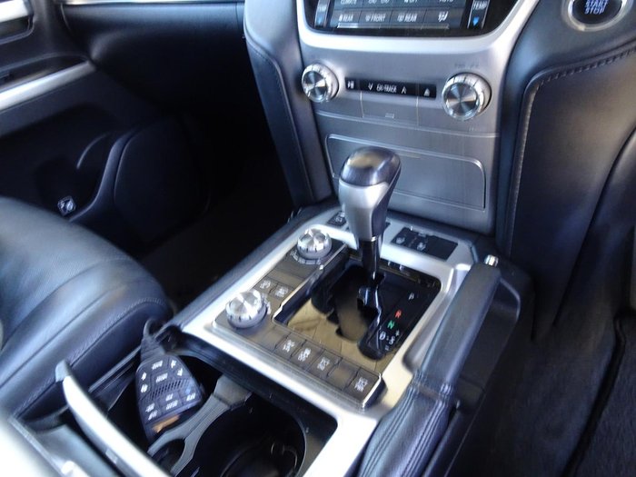 2016 Toyota Landcruiser Sahara VDJ200R 4X4 Dual Range Glacier White