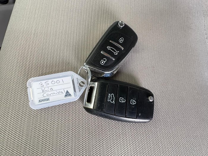 2017 Kia Carnival S