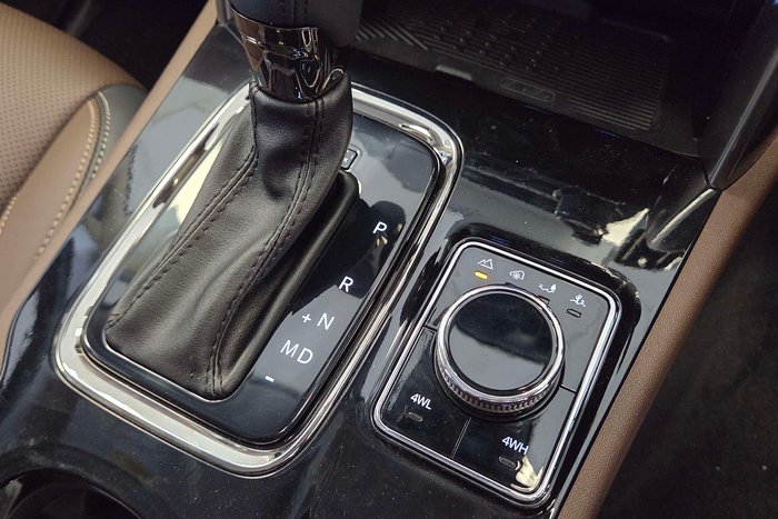 2025 Mahindra Scorpio Z8L