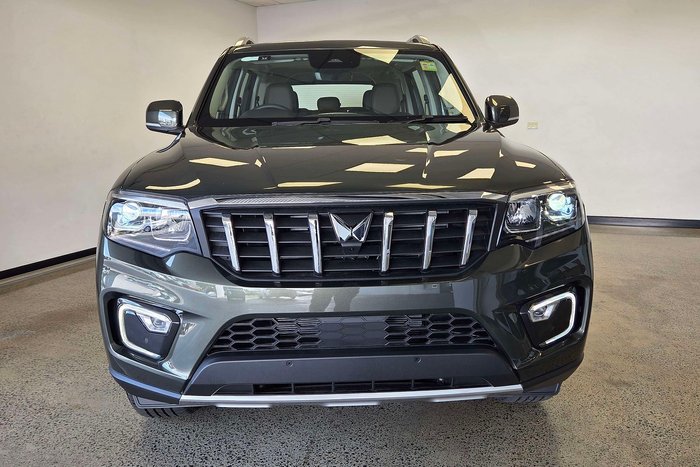 2025 Mahindra Scorpio Z8L