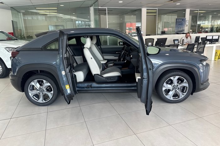 2021 Mazda MX-30 G20e Touring