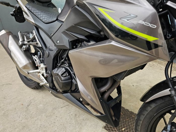 2017 Kawasaki Z300 GREY