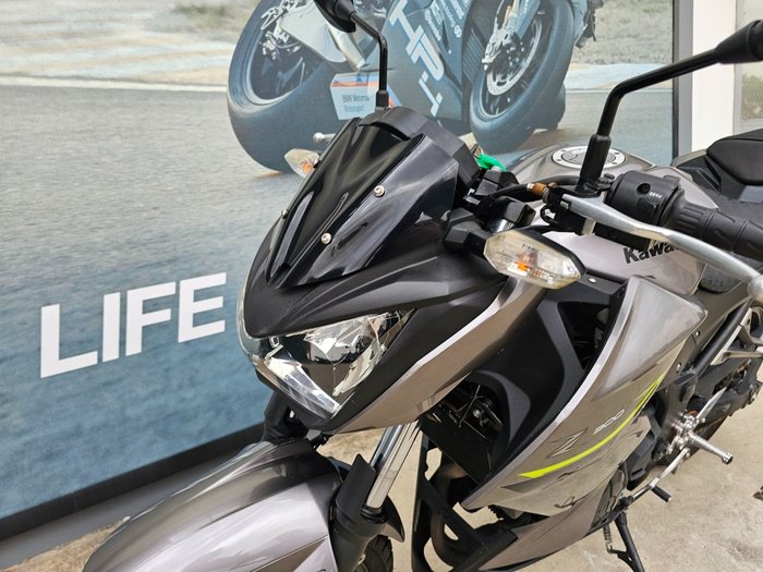 2017 Kawasaki Z300 GREY