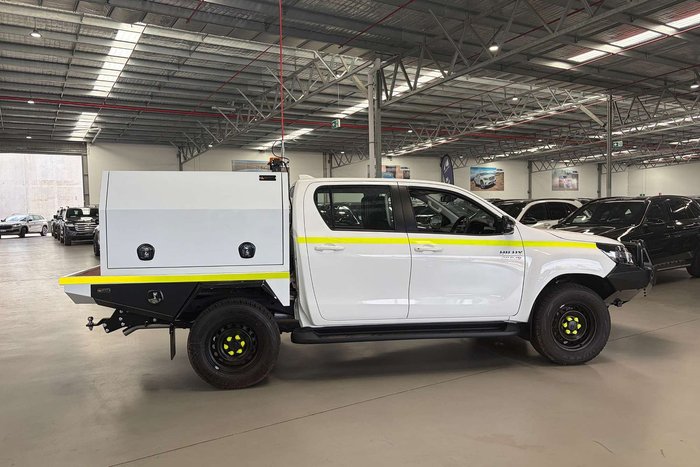 2025 Toyota Hilux SR