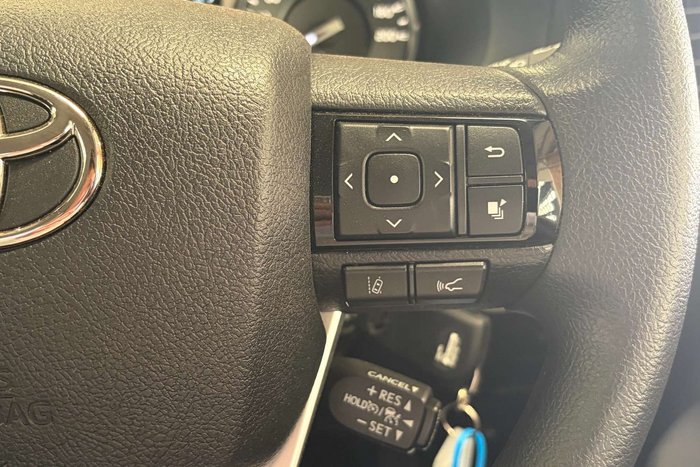 2025 Toyota Hilux SR