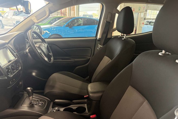 2023 Mitsubishi Triton GLX