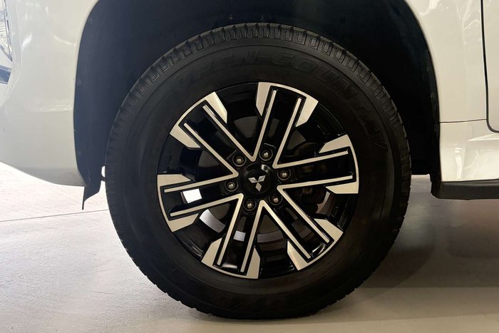 2021 Mitsubishi Pajero Sport GLS