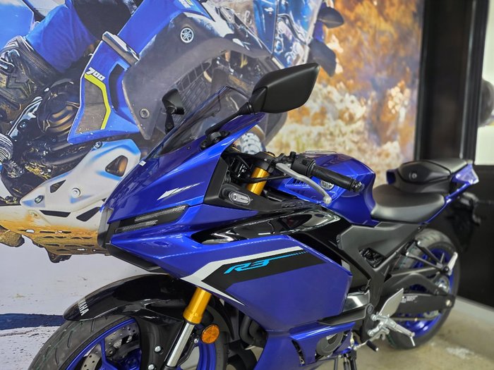 2025 Yamaha YZF-R3 BLUE