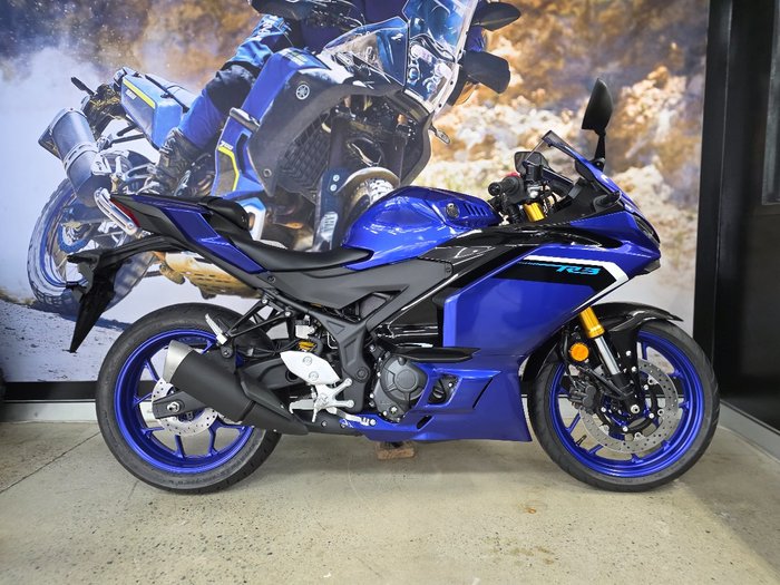 2025 Yamaha YZF-R3 BLUE