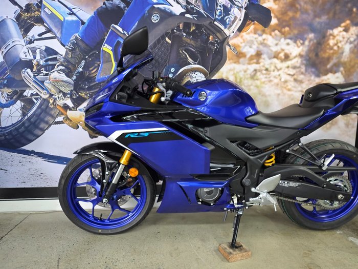 2025 Yamaha YZF-R3 BLUE