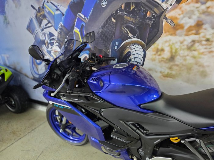 2025 Yamaha YZF-R3 BLUE