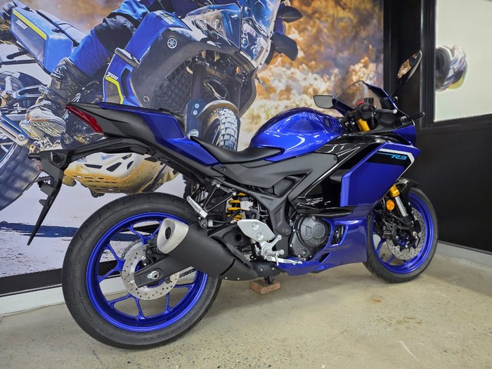 2025 Yamaha YZF-R3 BLUE