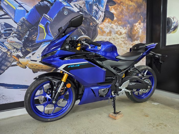 2025 Yamaha YZF-R3 BLUE