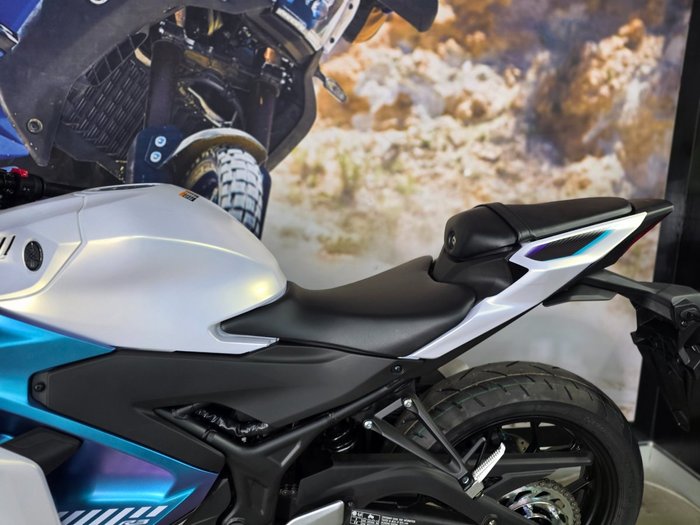 2025 Yamaha YZF-R3 WHITE