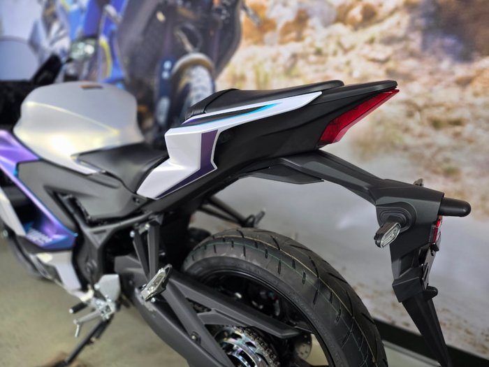 2025 Yamaha YZF-R3 WHITE