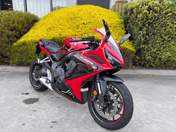 2023 Honda CBR650R Red