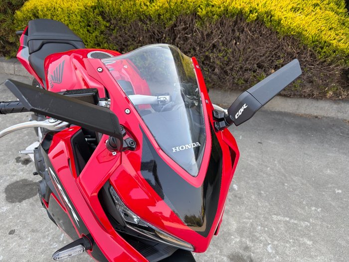 2023 Honda CBR650R Red