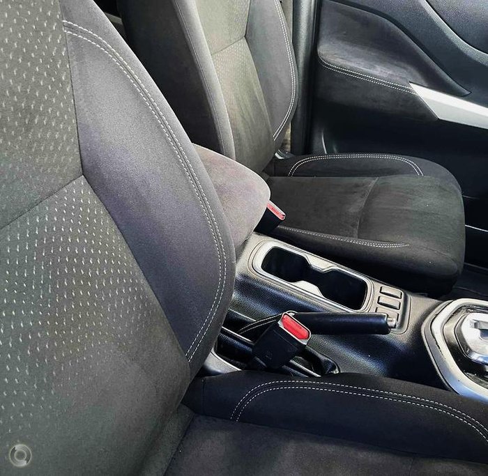 2021 Nissan Navara SL