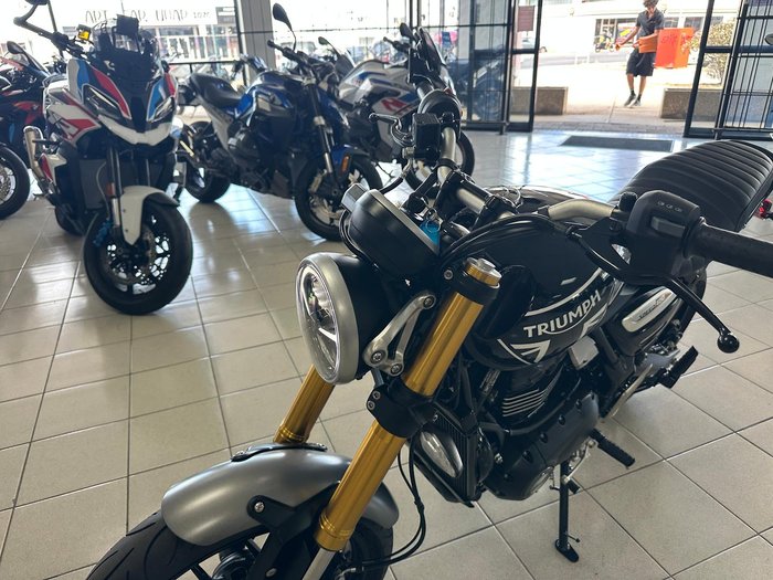 2025 Triumph Speed 400 Speed Four Black