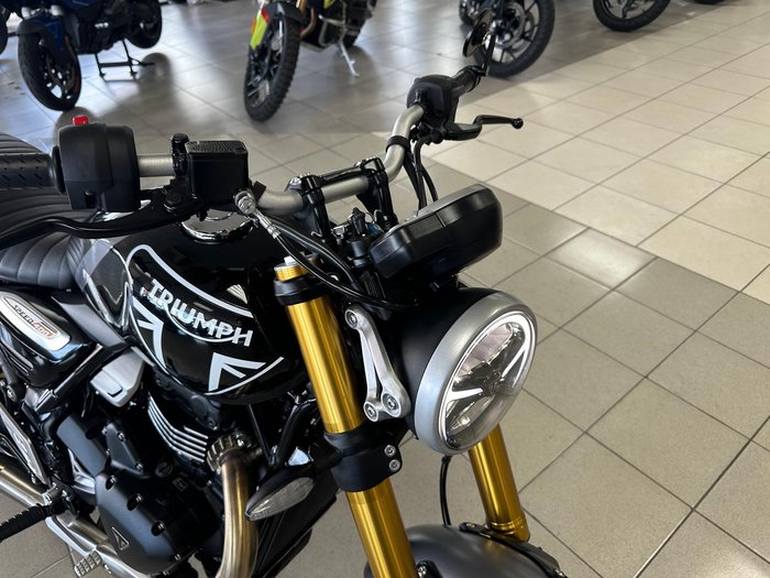 2025 Triumph Speed 400 Speed Four Black