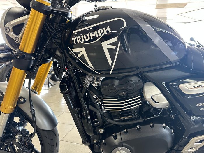 2025 Triumph Speed 400 Speed Four Black