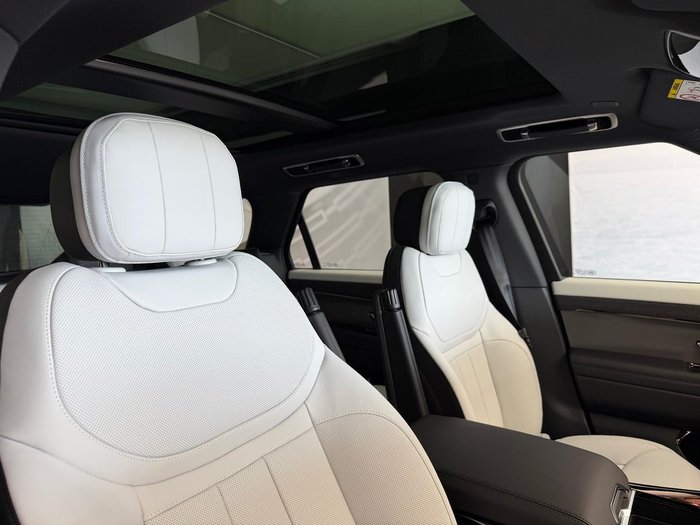 2025 Land Rover Range Rover Sport D250 Dynamic SE