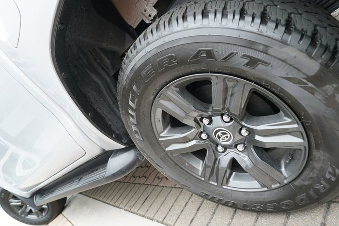 2025 Toyota Hilux SR 48V