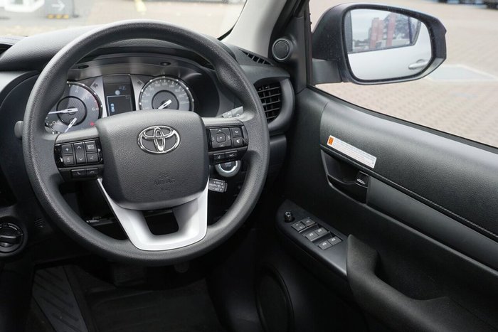 2025 Toyota Hilux SR 48V