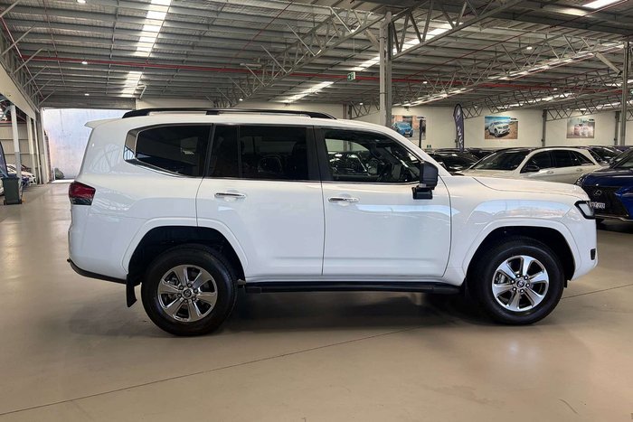 2024 Toyota Landcruiser Sahara