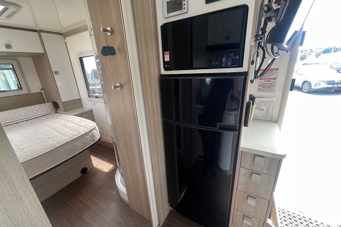 2018 Winnebago ILLUKA HAVEACHAT