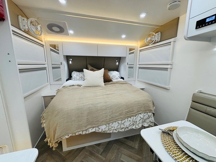 2025 Wonderland RV Solara18'06