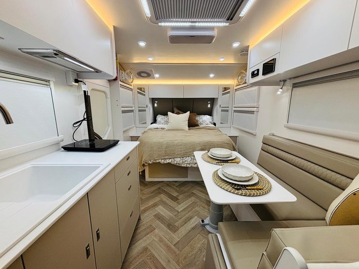 2025 Wonderland RV Solara Composite 18'06