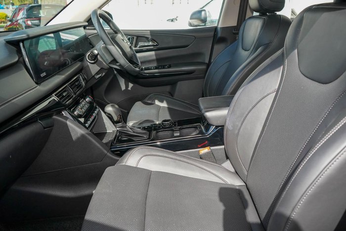 2025 Mahindra XUV700 AX7L