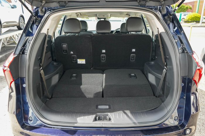 2025 Mahindra XUV700 AX7L