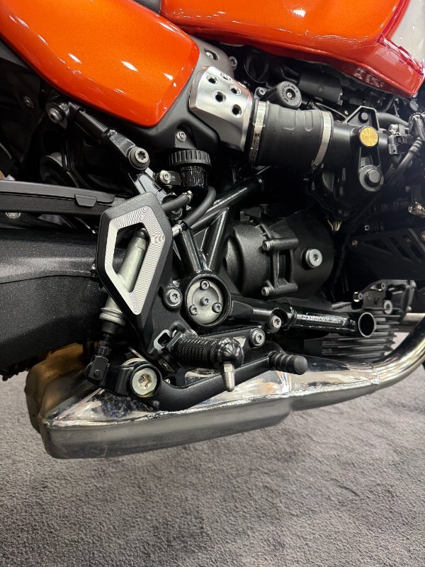 2025 BMW Motorrad 2025 BMW 1170CC R12 S Lava orange metallic. (07-07)