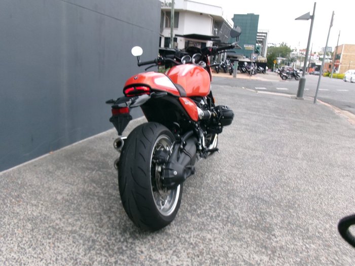 2025 BMW Motorrad 2025 BMW 1170CC R12 S Lava orange metallic. (07-07)