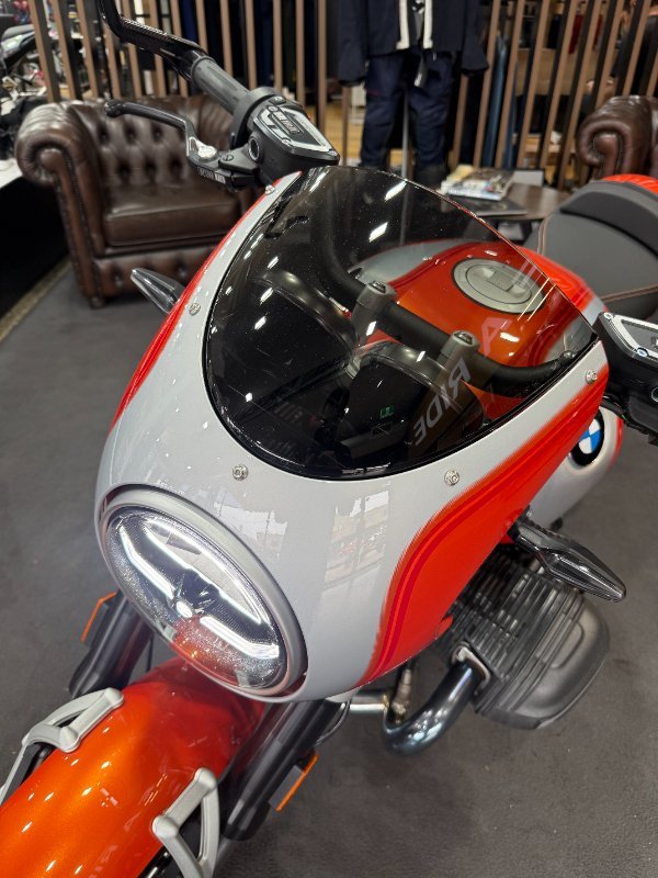 2025 BMW Motorrad 2025 BMW 1170CC R12 S Lava orange metallic. (07-07)