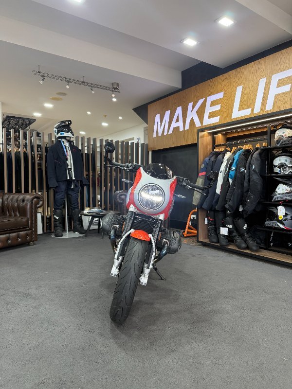 2025 BMW Motorrad 2025 BMW 1170CC R12 S Lava orange metallic. (07-07)