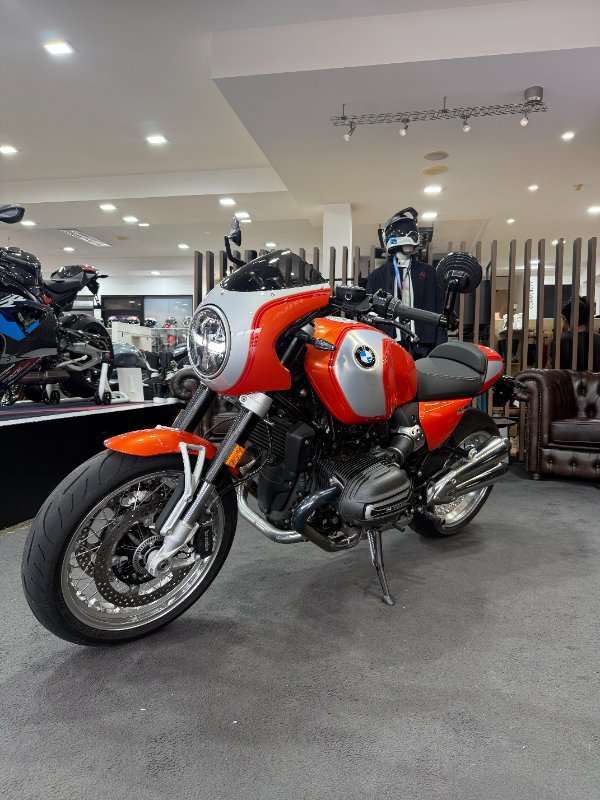 2025 BMW Motorrad 2025 BMW 1170CC R12 S Lava orange metallic. (07-07)