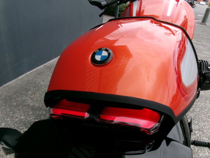 2025 BMW Motorrad 2025 BMW 1170CC R12 S Lava orange metallic. (07-07)