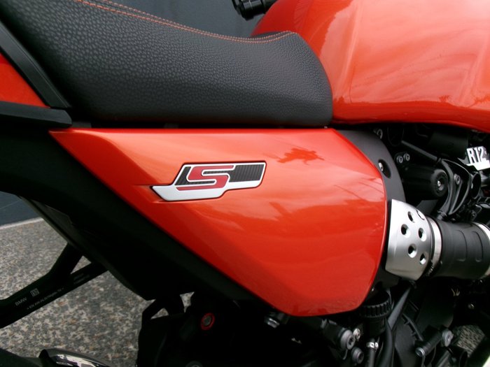 2025 BMW Motorrad 2025 BMW 1170CC R12 S Lava orange metallic. (07-07)