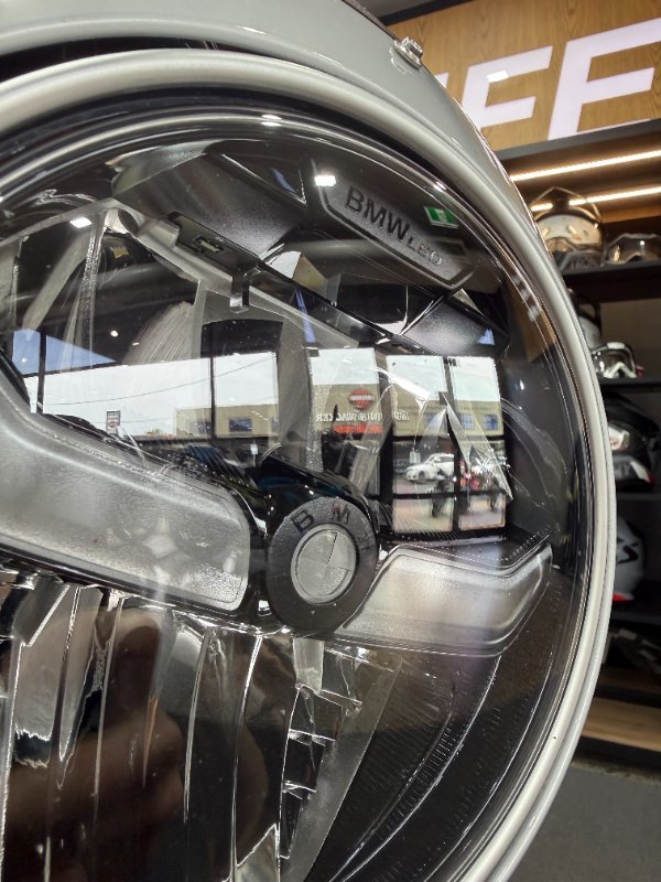 2025 BMW Motorrad 2025 BMW 1170CC R12 S Lava orange metallic. (07-07)