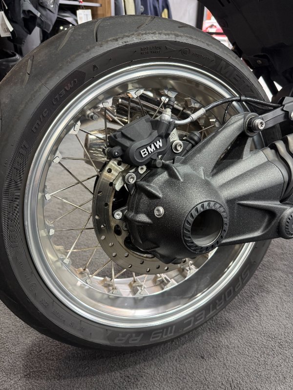 2025 BMW Motorrad 2025 BMW 1170CC R12 S Lava orange metallic. (07-07)