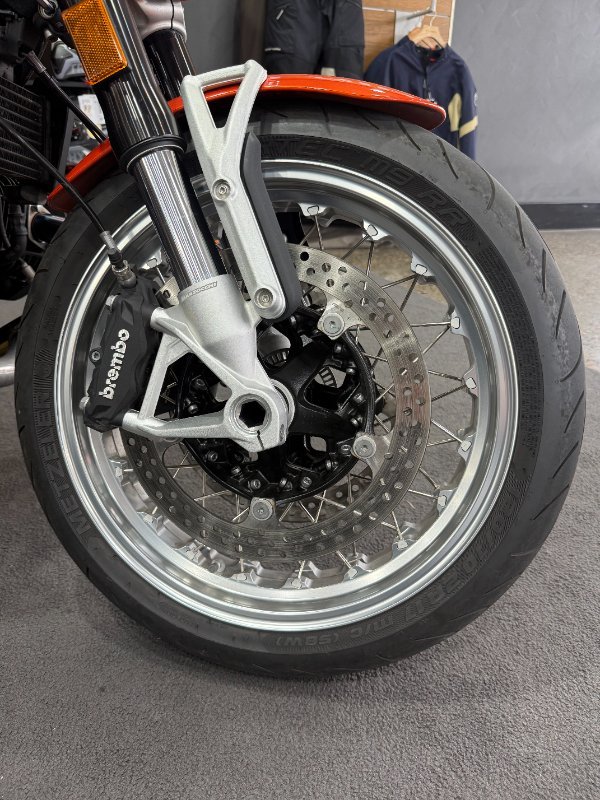 2025 BMW Motorrad 2025 BMW 1170CC R12 S Lava orange metallic. (07-07)