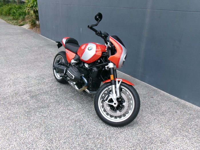 2025 BMW Motorrad 2025 BMW 1170CC R12 S Lava orange metallic. (07-07)